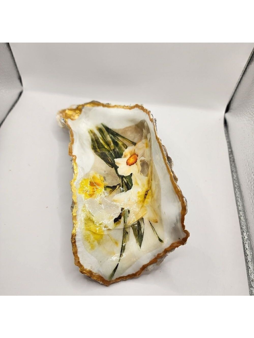 DECOUPAGE HUGE OYSTER SHELL - Picture 2 of 5